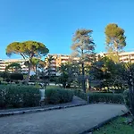 Beau T1 Cannes Piscine Tennis