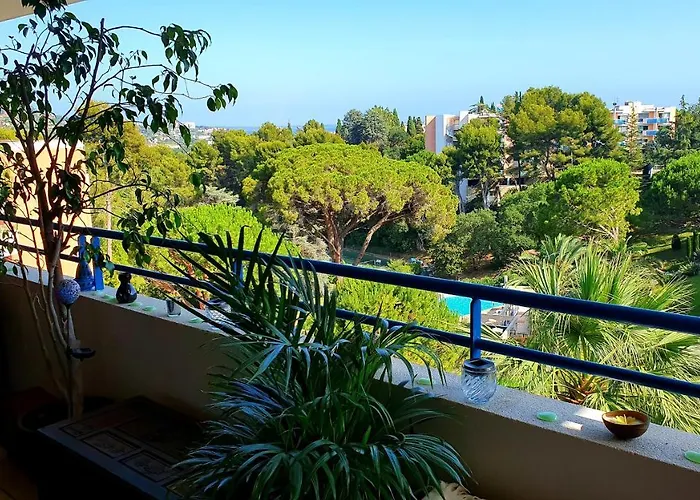 Beau T1 Cannes Piscine Tennis